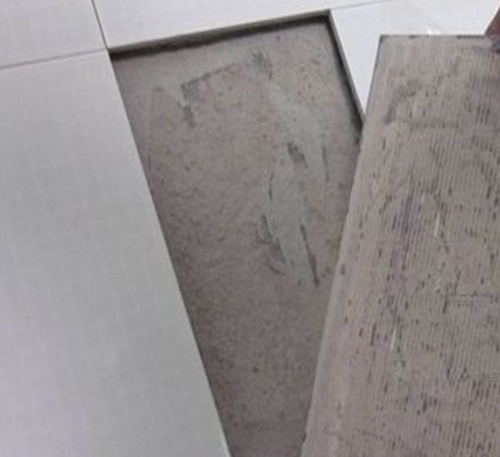 兰州市瓷砖空鼓维修公司分享瓷砖铺贴时如果打浆（即涂抹在瓷砖背面和基层上的砂浆或瓷砖胶）过少，会带来以下问题